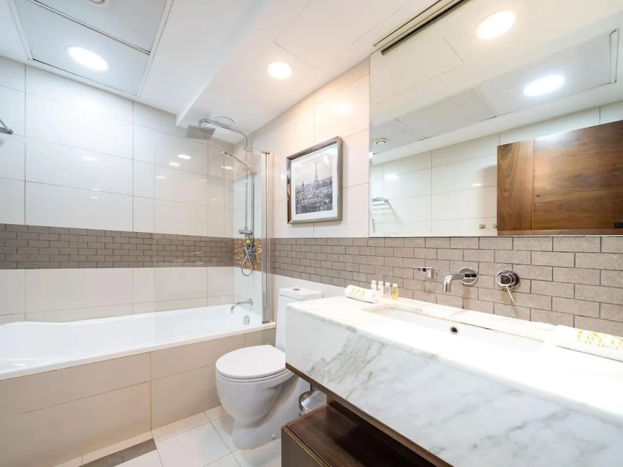 Stylish And Cozy 1 Bed Apartment With Marina Views Dubai United Arab Emirates
